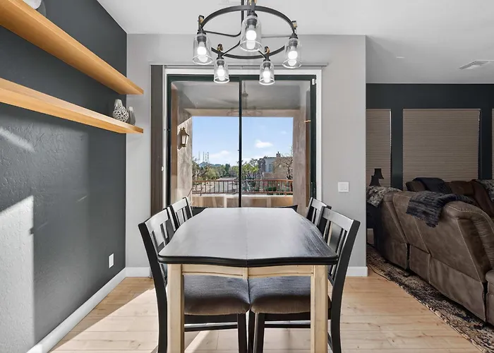 Stylish 2br And 2ba Private Getaway *
