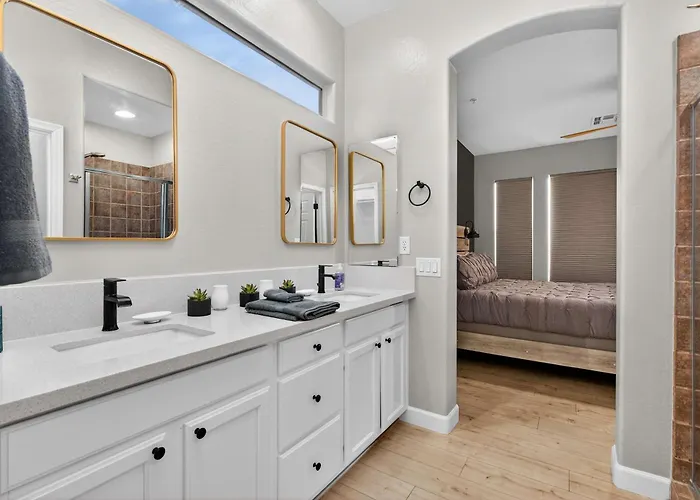 Stylish 2br And 2ba Private Getaway