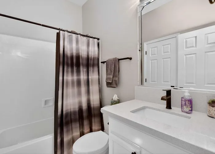 Stylish 2br And 2ba Private Getaway *
